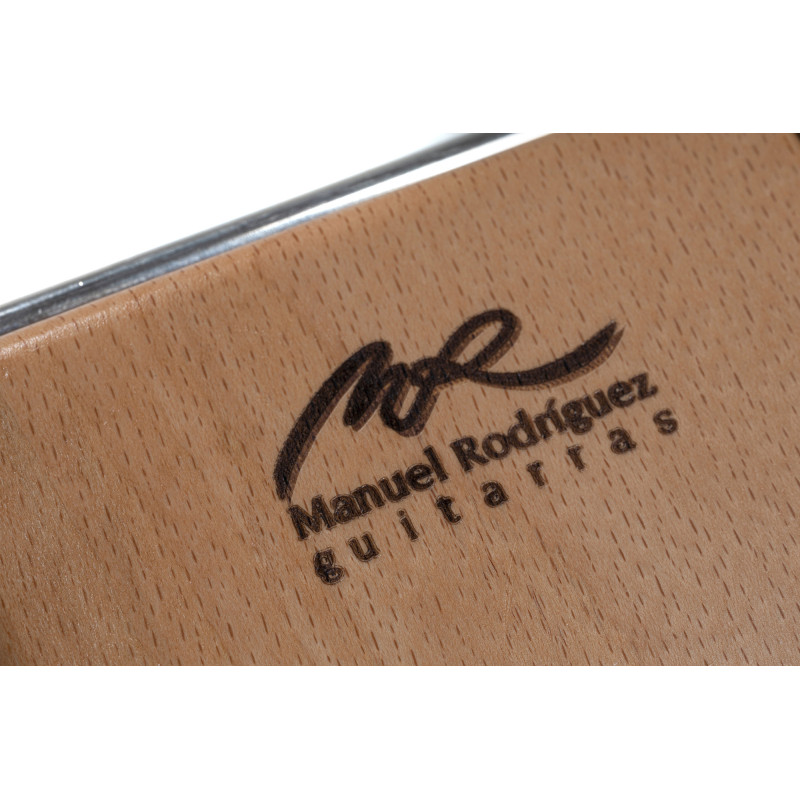 Manuel Rodiguez Banquillo de Pie Madera