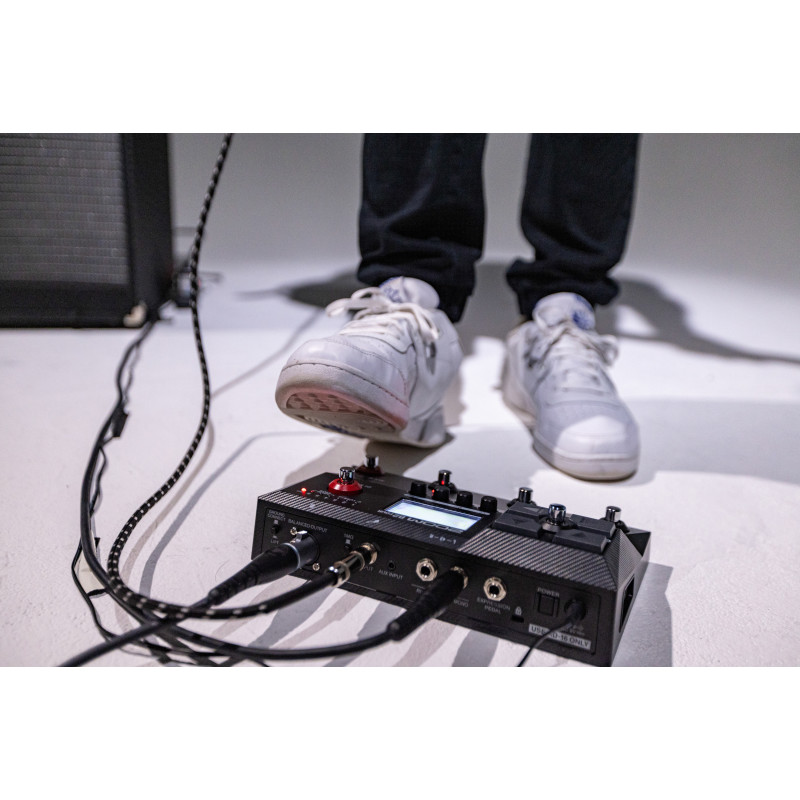 Zoom B2 Four