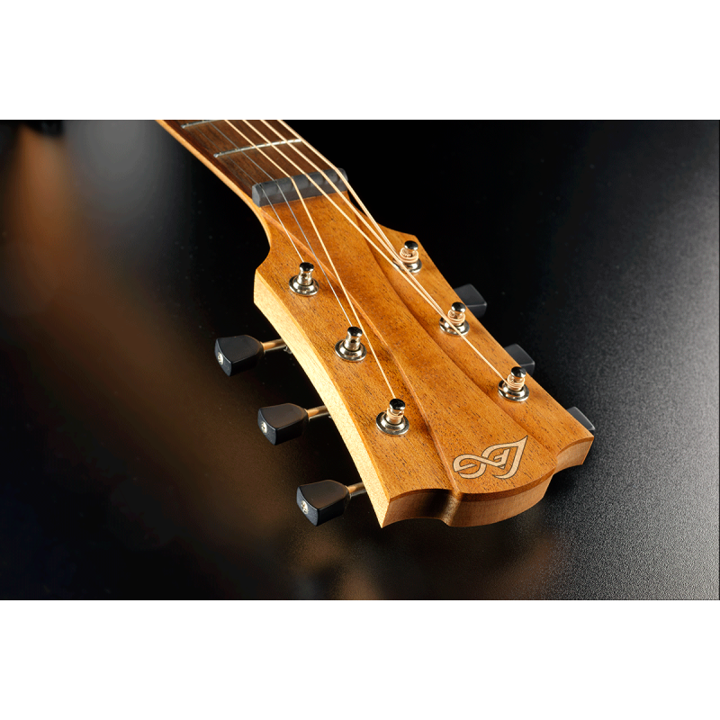 Lag T70D Cutaway Natural