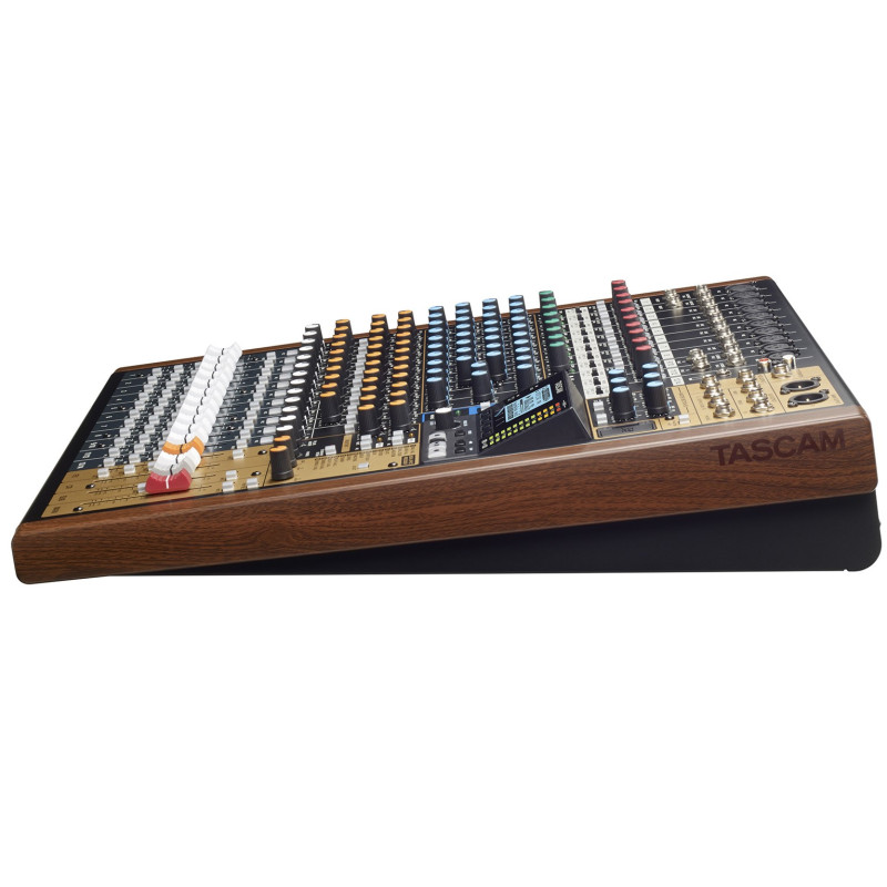 Tascam Model-16