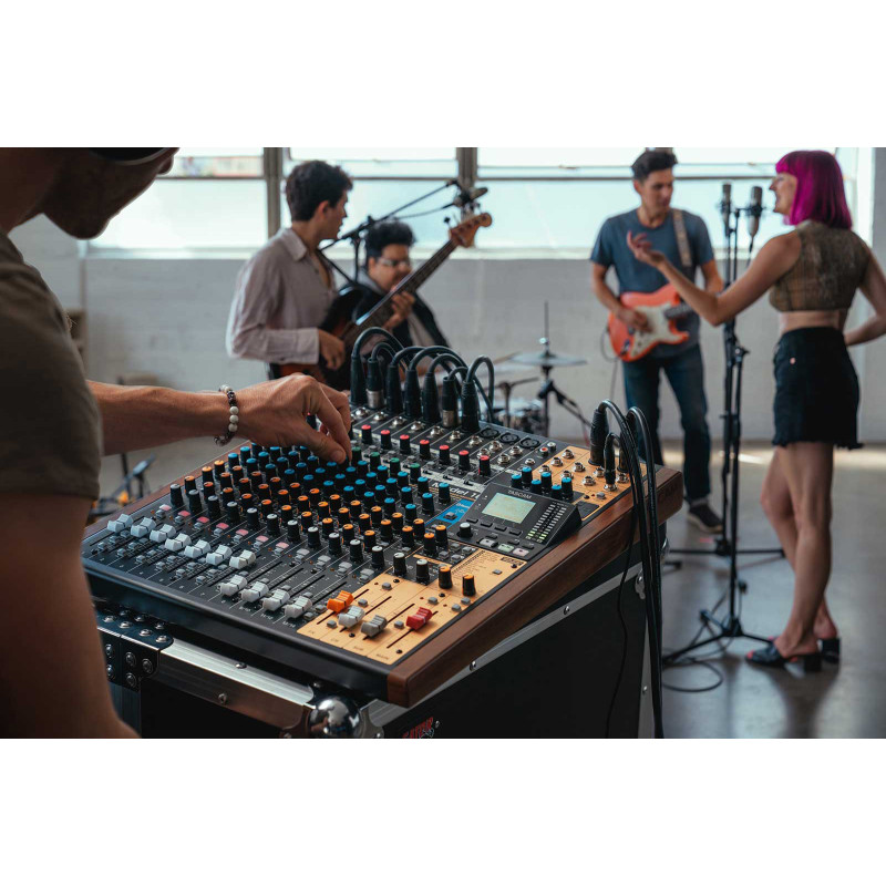 Tascam Model-16